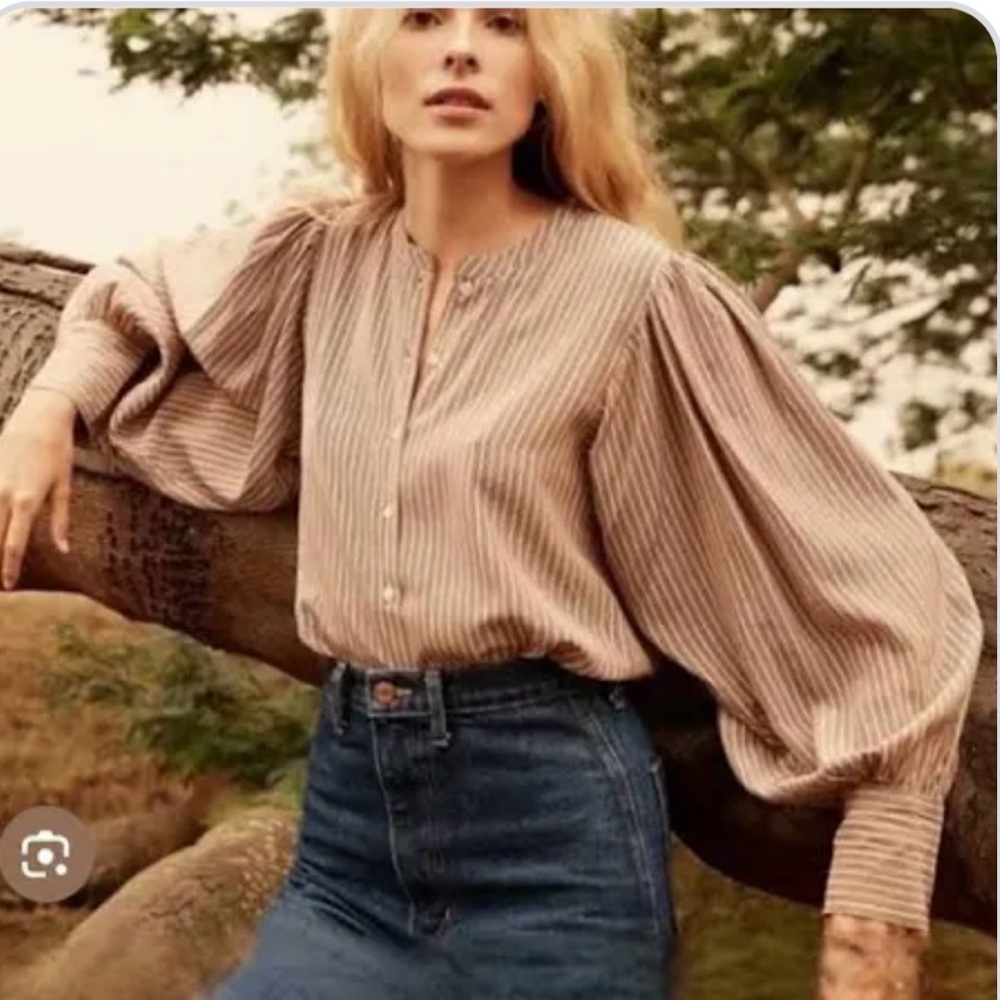 Doen Narrow-Stripe Balloon-Sleeve Button-Up Blouse in Beige and Cream